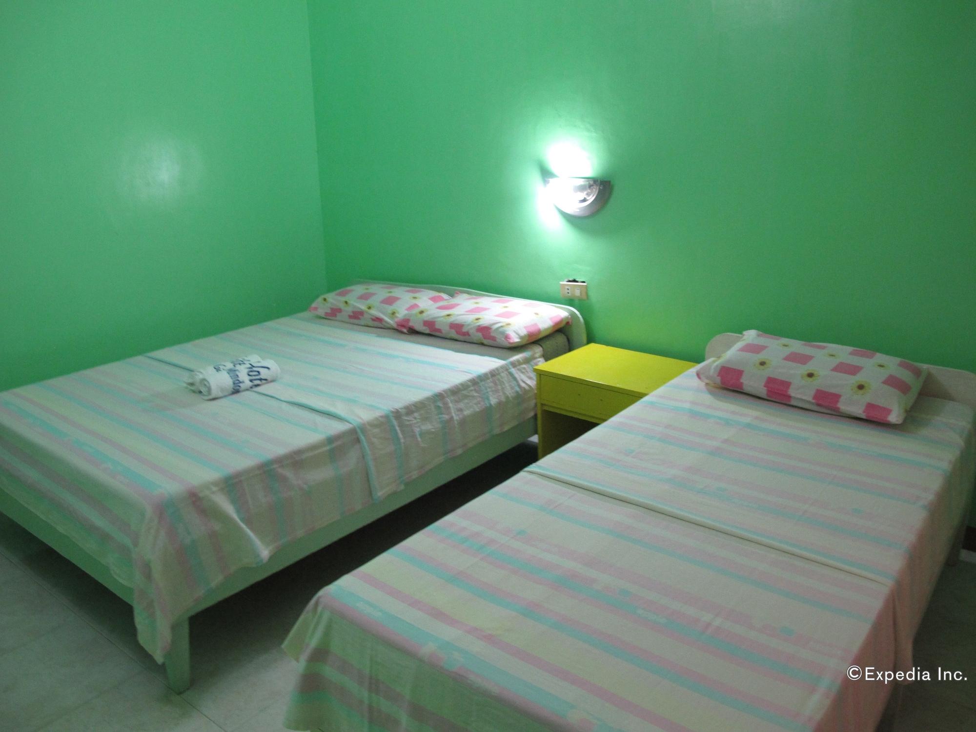 White Beach Hotel Puerto Galera Powered By Cocotel Exteriör bild