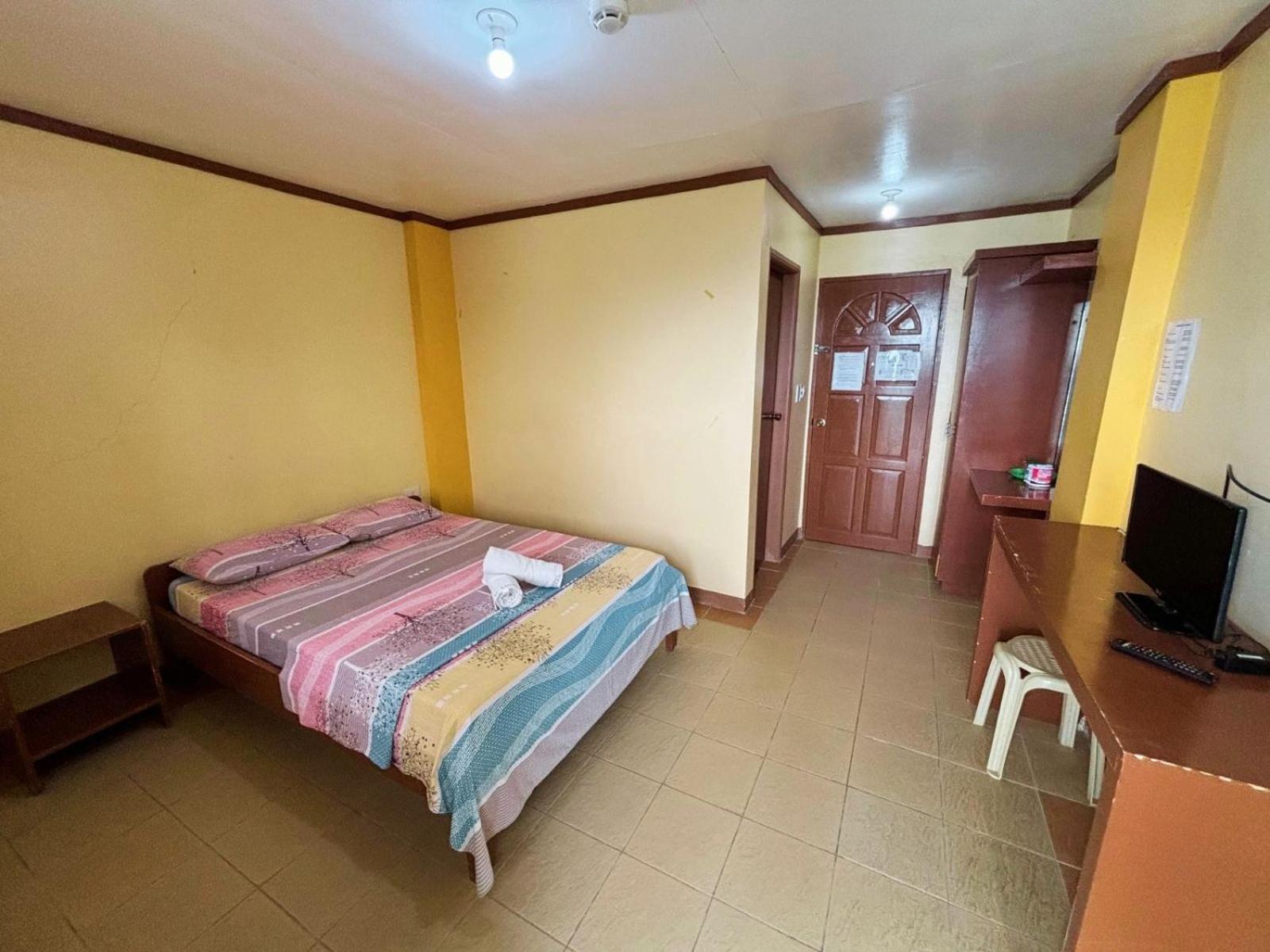 White Beach Hotel Puerto Galera Powered By Cocotel Exteriör bild