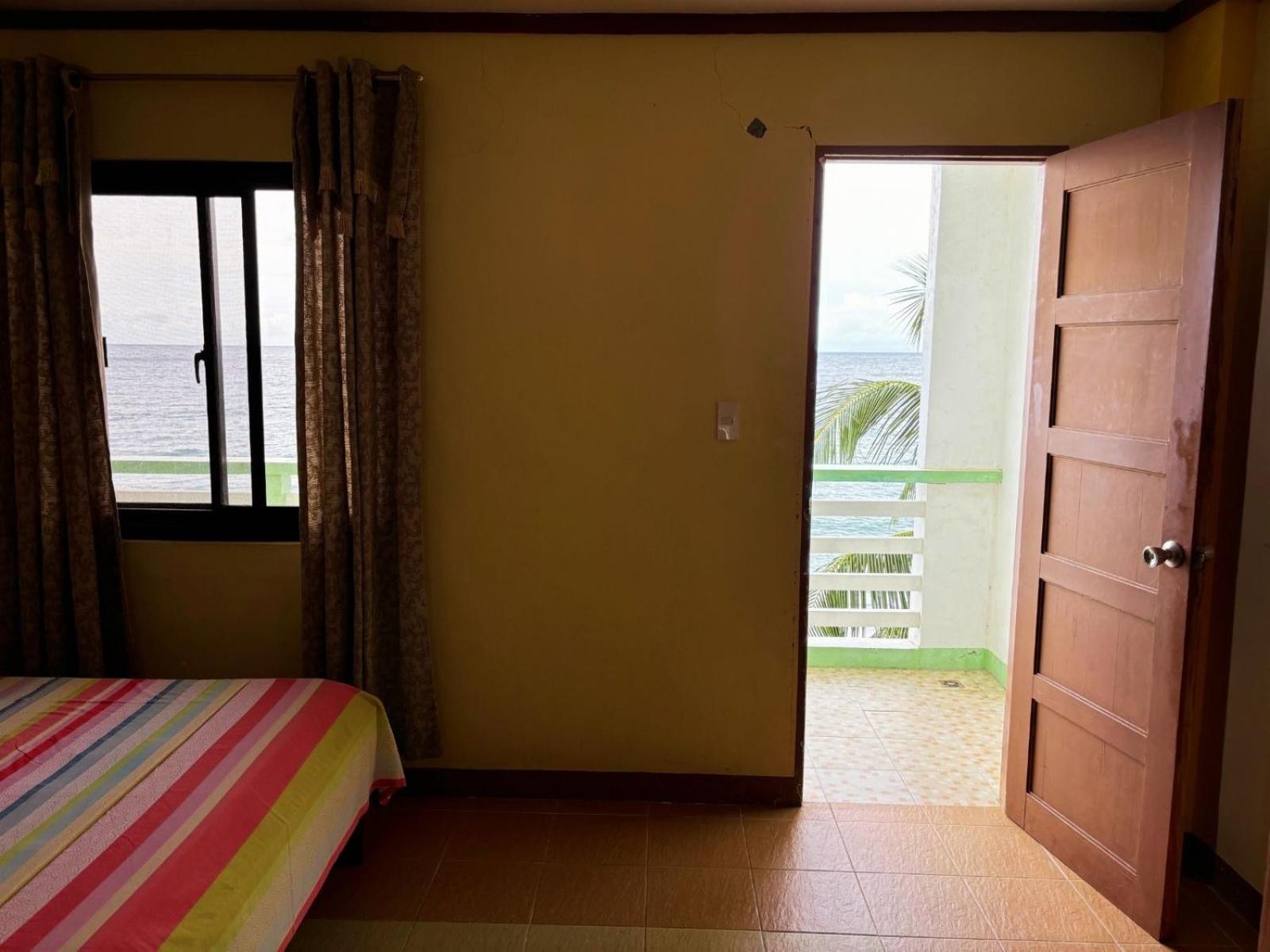 White Beach Hotel Puerto Galera Powered By Cocotel Exteriör bild