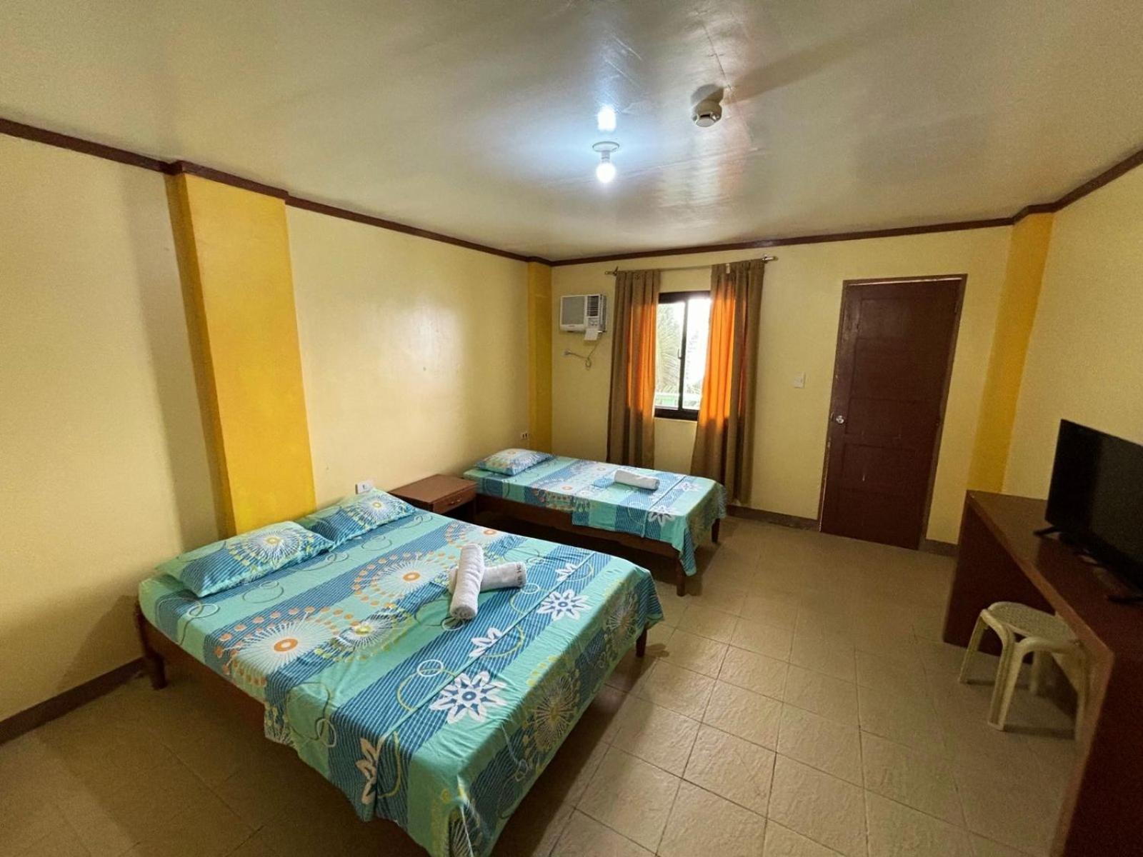 White Beach Hotel Puerto Galera Powered By Cocotel Exteriör bild