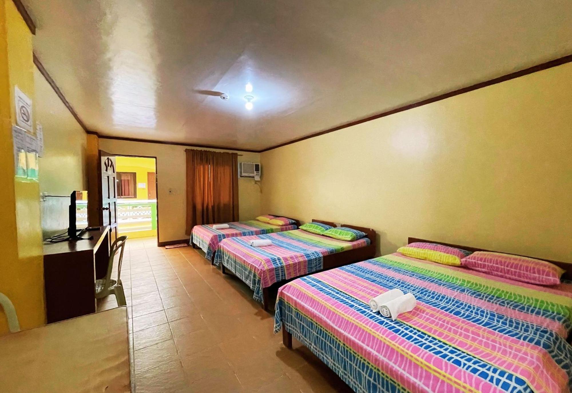 White Beach Hotel Puerto Galera Powered By Cocotel Exteriör bild