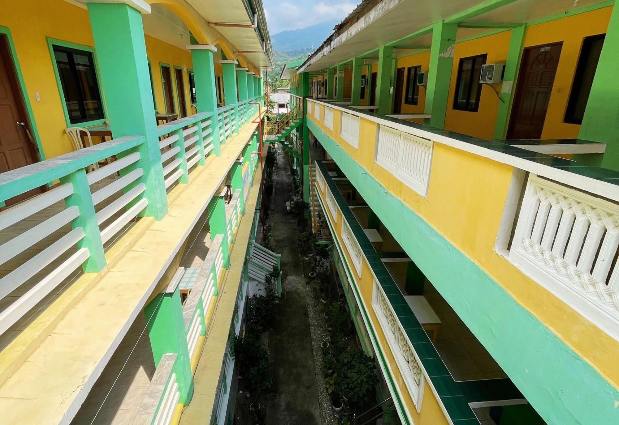 White Beach Hotel Puerto Galera Powered By Cocotel Exteriör bild