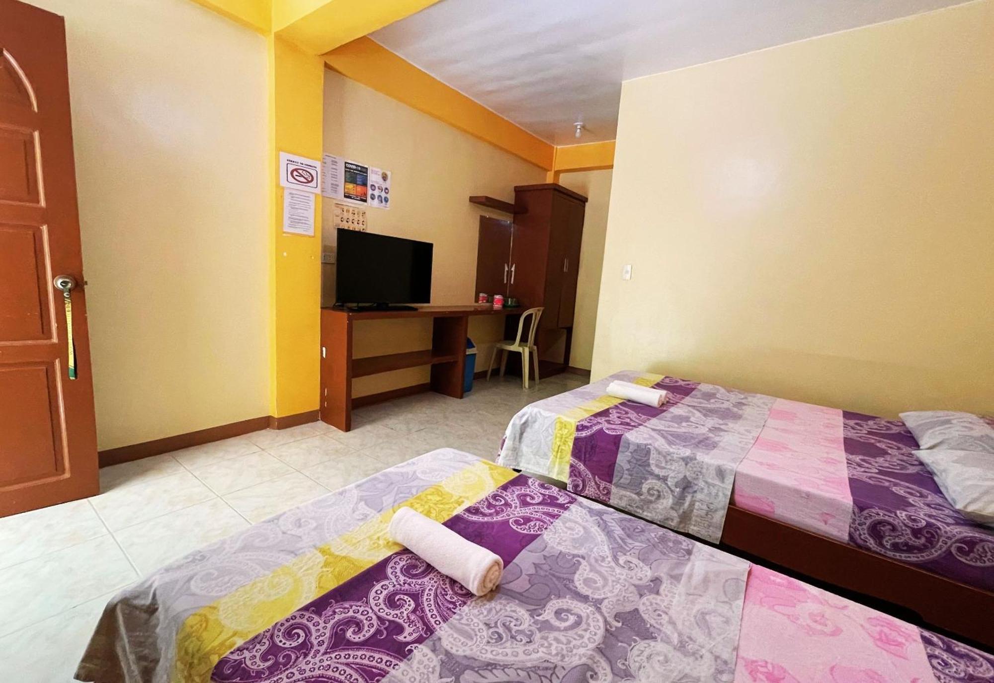 White Beach Hotel Puerto Galera Powered By Cocotel Rum bild